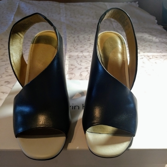 Calvin Klein Linnette Luxor Shoes - Picture 5 of 15